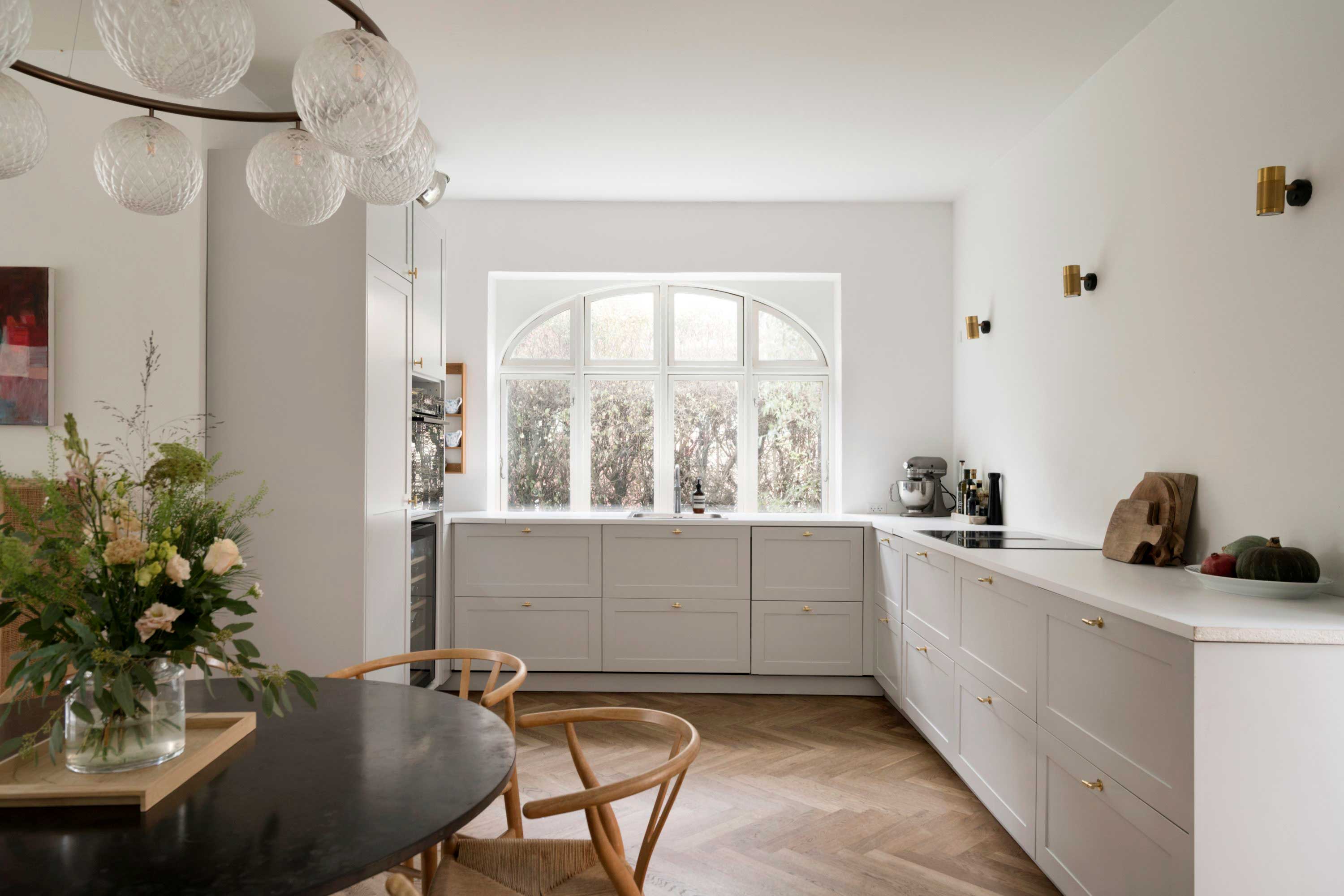 Køkken med vinduesparti